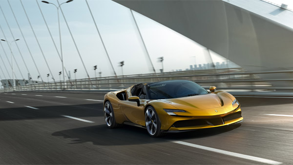  1000 எச்பி பவர்... ஃபெராரி பக்தர்களை மெய்சிலிர்க்க வைத்த எஸ்எஃப்-90 ஸ்பைடர்!