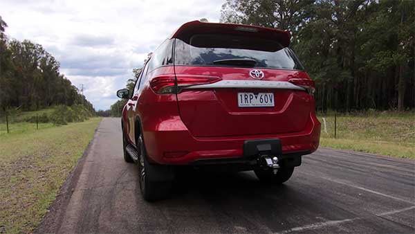 10 வினாடிகளில் 100 கிமீ வேகத்தை எட்டும் டொயோட்டா பார்ச்சூனர் ஃபேஸ்லிஃப்ட்... புக்கிங் தொடங்கியது