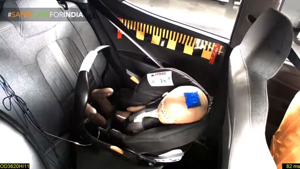 இந்த காரை வச்சிருக்கீங்களா... அப்போ பாதுகாப்பை எதிர்பார்க்காதீங்க... வீடியோவ பாருங்க எல்லாம் புரியும்...