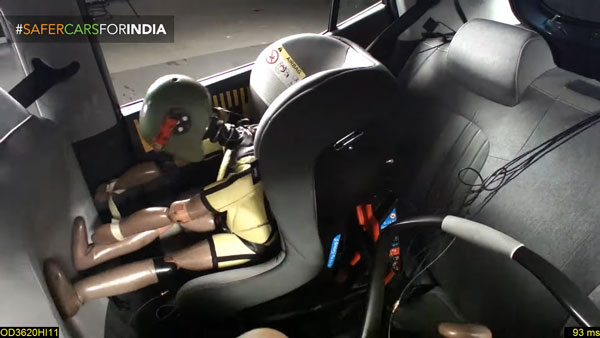 இந்த காரை வச்சிருக்கீங்களா... அப்போ பாதுகாப்பை எதிர்பார்க்காதீங்க... வீடியோவ பாருங்க எல்லாம் புரியும்...