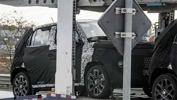 முதல் முறையாக கேமரா கண்களில் சிக்கிய புதிய கார்... ஹூண்டாயின் விலை குறைவான எலெக்ட்ரிக் காரா?