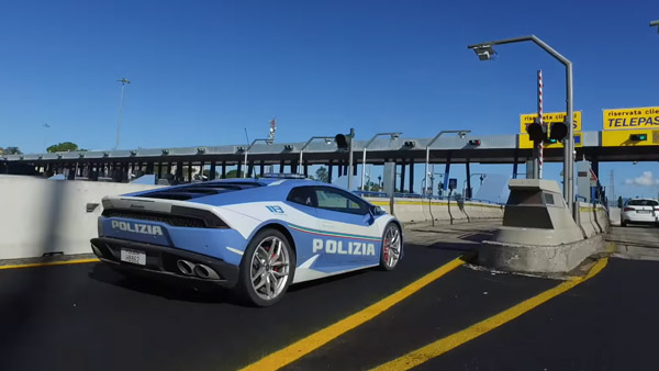 முகம் தெரியாத நபருக்காக தன் உயிரை பணயம் வைத்த போலீஸ்... இவரின் செயலை பார்த்து உலகமே பாராட்டுது...