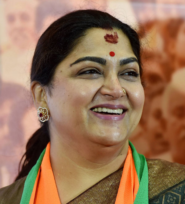 மொதல்ல காருக்கு தேங்க்ஸ் சொல்லுங்க மேடம்... குஷ்பு உயிரை காப்பாற்றிய டொயோட்டா பார்ச்சூனர் எஸ்யூவி!