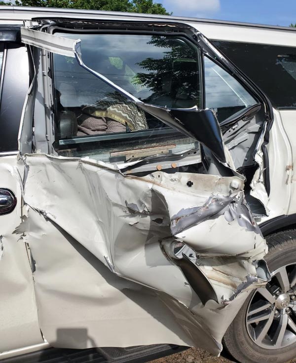 மொதல்ல காருக்கு தேங்க்ஸ் சொல்லுங்க மேடம்... குஷ்பு உயிரை காப்பாற்றிய டொயோட்டா பார்ச்சூனர் எஸ்யூவி!