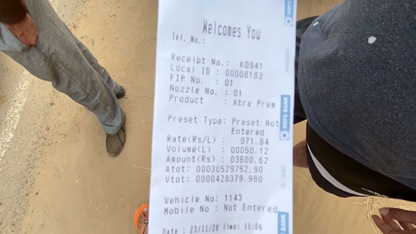 ஒரு ரூபாகூட எக்ஸ்ட்ரா வாங்கல... வீடு தேடி வந்த பெட்ரோல் பங்க்... நம்ப முடியலையா இதோ வீடியோவை பாருங்க... 