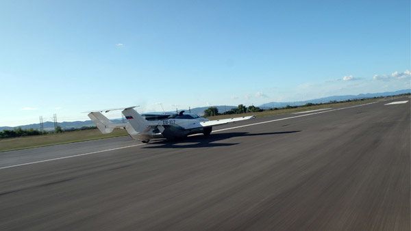 விமானமாக உருமாறும் கார்... ப்பா, என்ன வேகத்துல பறக்குது... மெர்சலாக்கும் வீடியோ!