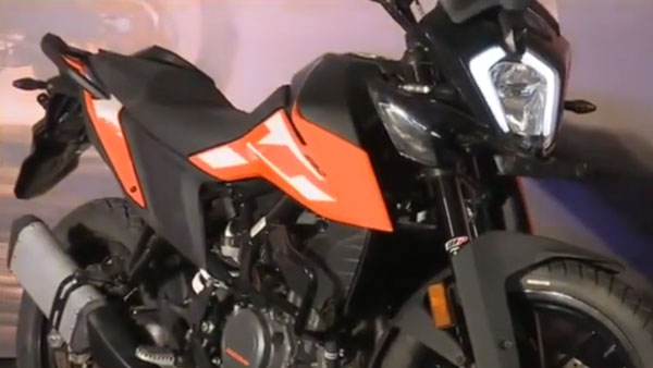 ஷோரூம்களில் கேடிஎம் 250 அட்வென்ஜெர் பைக்!! குஷியில் மிதக்கும் முன்பதிவு செய்தவர்கள்