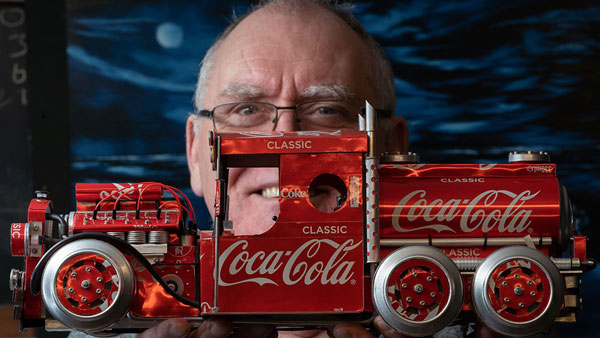 காலி பாட்டிலை கொண்டு இப்படியும் செய்யலாமா?.. இதை இப்படி உருவாக்கியவர் யார் என தெரிஞ்சா மெர்சலாயிடுவீங்க!