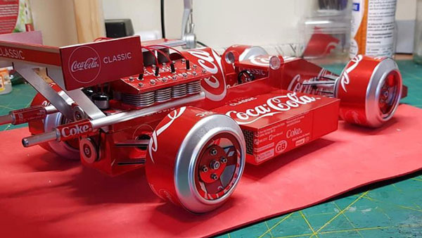 காலி பாட்டிலை கொண்டு இப்படியும் செய்யலாமா?.. இதை இப்படி உருவாக்கியவர் யார் என தெரிஞ்சா மெர்சலாயிடுவீங்க!