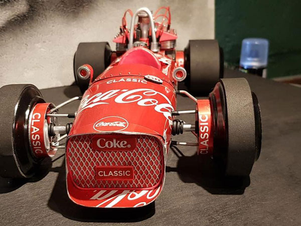 காலி பாட்டிலை கொண்டு இப்படியும் செய்யலாமா?.. இதை இப்படி உருவாக்கியவர் யார் என தெரிஞ்சா மெர்சலாயிடுவீங்க!