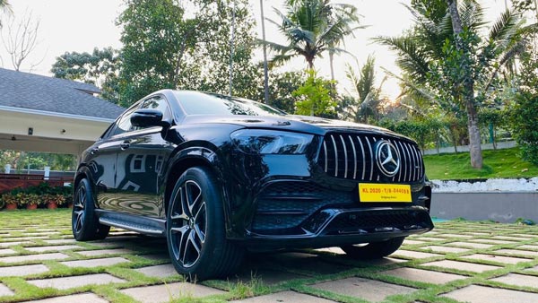 புதிய பென்ஸ் காரின் பதிவெண்ணிற்காக பல லட்சங்களை வாரி இறைத்த இளைஞர்கள்... வாயடைத்து நிற்கும் கடவுளின் தேசம்... எவ்வளவு தெரியுமா? புதிய பென்ஸ் காரின் பதிவெண்ணிற்காக பல லட்சங்களை வாரி இறைத்த இளைஞர்கள்... வாயடைத்து நிற்கும் கடவுளின் தேசம்... எவ்வளவு தெரியுமா?