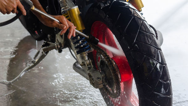 டூ-வீலர்ல இது ரொம்ப முக்கியமான அம்சம்... இது இல்லனா பைக்கே இல்ல... பாதுகாப்பதற்கான 5 முக்கியமான டிப்ஸ்கள்!