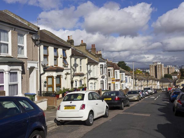 பார்க்கிங் விதிமீறல் குறித்து புகார் அளிப்பவர்களுக்கு சன்மானம் வழங்க திட்டம்... எந்த ஊரில் தெரியுமா?