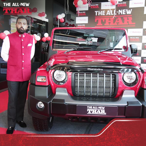 மஹிந்திராவின் தீவிர ரசிகர்... கம்பீரமான தார் எஸ்யூவியை டெலிவரி எடுத்த உதய்பூர் இளவரசர்...