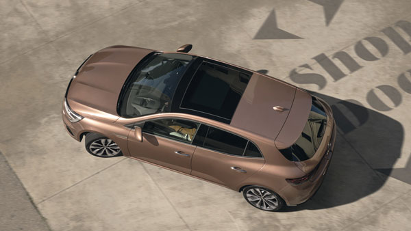 ஷோரூமை விட்டு வெளியேகூட முழுசா வரல... அதுக்குள்ள புத்தம் புது காரை போலீஸ் தூக்கிட்டாங்க... ஏன் தெரியுமா?