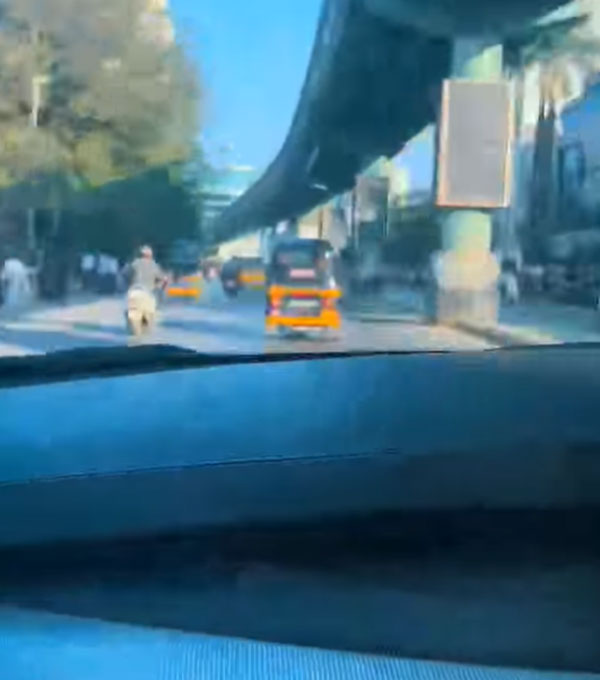 வழி தவறி வந்தவரை பார்த்து மிரண்டுபோன ஆட்டோக்காரர்... அந்த இடத்துல நீங்க இருந்தாகூட அப்படிதான் ஆடிப்போயிருப்பீங்க... யார் அவர்?