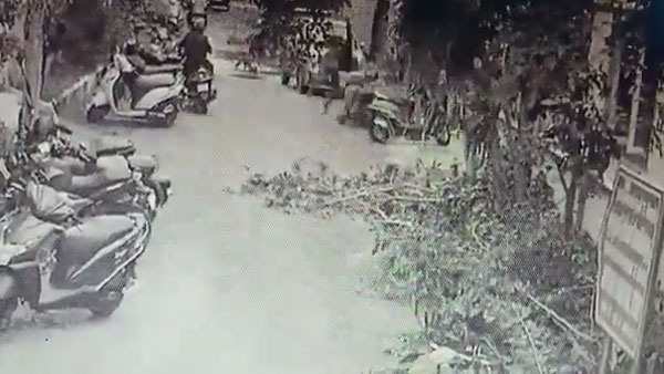 சினிமாலகூட இப்படி நடந்திருக்குமா தெரியல..? திருடர்களை பிடிக்க ஹீரோயிஸம் காட்டிய சென்னை போலீஸ்... மிரட்டும் வீடியோ!