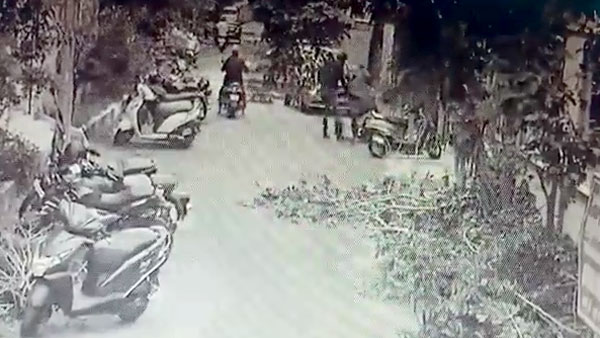 சினிமாலகூட இப்படி நடந்திருக்குமா தெரியல..? திருடர்களை பிடிக்க ஹீரோயிஸம் காட்டிய சென்னை போலீஸ்... மிரட்டும் வீடியோ!