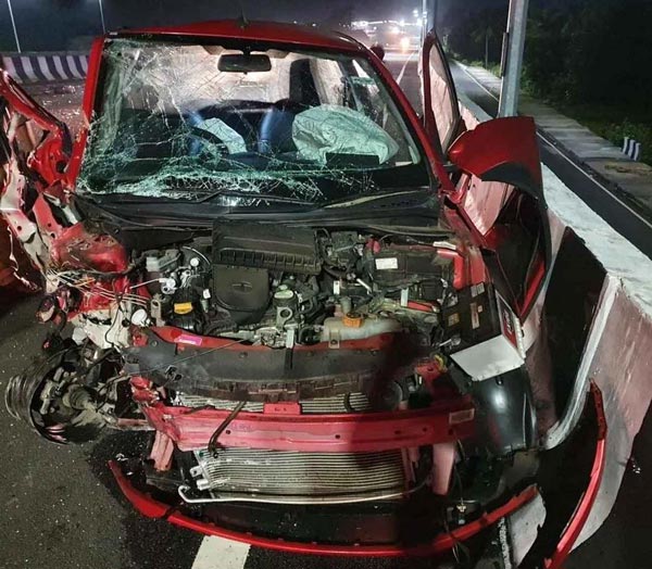 கனரக லாரியுடன் மோதிய கார்... சிறு காயம் கூட இல்லாமல் வெளியே வந்த டிரைவர்... எந்த நிறுவனத்தின் தயாரிப்பு தெரியுமா?