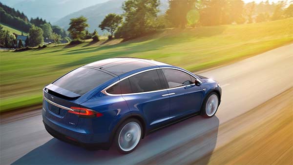 கார் ஓடிக்கொண்டிருக்கும்போது மேற்கூரை திடீரென பறந்து போகலாம்... சர்ச்சையில் முன்னணி நிறுவனம்...