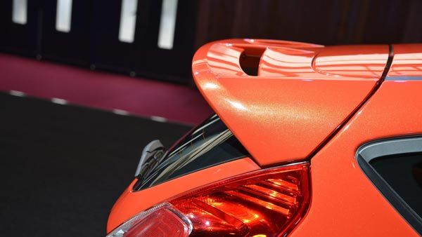 மைலேஜ் குறையும், உயிருக்கு ஆபத்து, ஒட்டுமொத்தத்தில் தண்ட செலவு... தேவையில்லாத கார் ஆக்சஸெரீஸ்கள்...