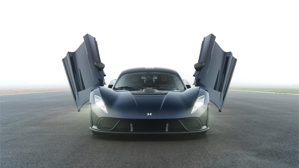 உலகின் அதி-வேக கார்... இதுல போன தலை சுத்தல் வருதோ இல்லையோ, ஆனா இதோட விலை மயக்கத்தையே வரவைக்குது...