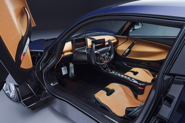 உலகின் அதி-வேக கார்... இதுல போன தலை சுத்தல் வருதோ இல்லையோ, ஆனா இதோட விலை மயக்கத்தையே வரவைக்குது...