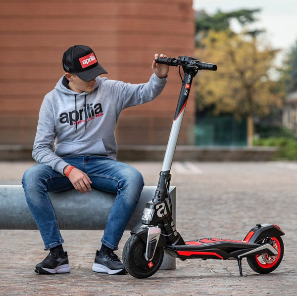 அப்ரில்லாவின் மினி இ-ஸ்கூட்டர் உலகளவில் வெளியீடு... இந்தியாவுக்கு வருமா இந்த வாகனம்? தகவல் உள்ளே!!