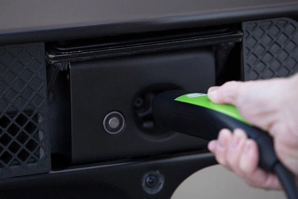 உலகிலேயே மிக அதிக ரேஞ்ஜ் தர கூடிய கார்... எவ்ளோனு தெரிஞ்சா இந்த காரை நெனச்சு தினம் தினம் ஏங்குவீங்க!!