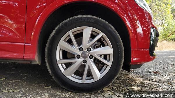 ஆடியின் மலிவான எஸ்யூவி கார், க்யூ2!! ஓட்டுவதற்கு எப்படி உள்ளது? முழு விமர்சனம் இதோ!