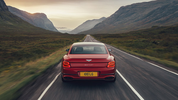 புகழ்பெற்ற வி8 என்ஜின் உடன் பென்ட்லீயின் ஃப்ளையிங் ஸ்பர்!! இந்த வேகத்தில் இயங்கினால் ரோடு தாங்காதே!