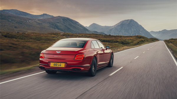 புகழ்பெற்ற வி8 என்ஜின் உடன் பென்ட்லீயின் ஃப்ளையிங் ஸ்பர்!! இந்த வேகத்தில் இயங்கினால் ரோடு தாங்காதே!