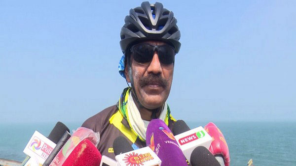 சூப்பர் சார்... சென்னையில் இருந்து ராமேஸ்வரத்திற்கு சைக்கிளில் போக இவ்வளவு நேரம்தானா? சைலேந்திர பாபு அசத்தல்!