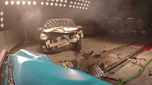 மோதல் பரிசோதனையில் சொதப்பிய ஃபோர்டு கார்... இவ்ளோ தரம் குறைந்த காரா இது..? மிரள வைக்கும் தகவல்!