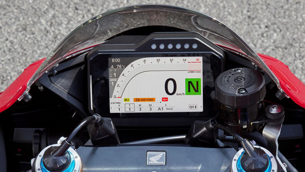 காலத்திற்கு ஏற்றாற்போல் அப்டேட்டாகி கொண்டே இருக்கும் ஹோண்டா!! 2021ல் இருந்து மோட்டார்சைக்கிள்களில் புதிய வசதி