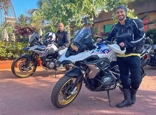 பாலிவுட் நடிகர் வாங்கிய புதிய பைக்... இந்த விலைல ஒரு காரையே வாங்கியிருக்கலாம்... இதோட விலை இவ்வளவா?