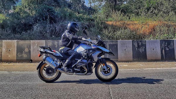 பாலிவுட் நடிகர் வாங்கிய புதிய பைக்... இந்த விலைல ஒரு காரையே வாங்கியிருக்கலாம்... இதோட விலை இவ்வளவா?