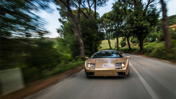 30 வயதை கடந்த லம்போர்கினி டையப்லோ ஸ்போர்ட்ஸ் கார்!! 1990ன் அதிவேகமான கார் இதுதானாம்...