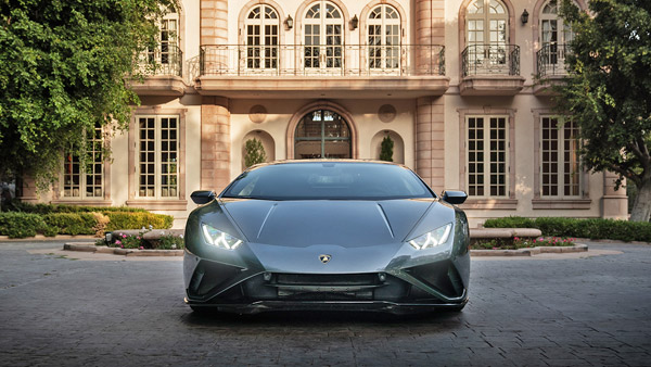 லேடி காகா - லம்போர்கினி கூட்டணி... எதுக்காகனு தெரிஞ்சா நிச்சயம் பாராட்டுவீங்க... இதுக்குக்கூட தனி மனசு வேணுங்க!!