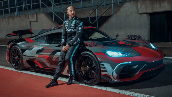 1000 பிஎச்பி-யில் இயங்கும் மெர்சிடிஸின் ஏஎம்ஜி1 ஹைப்பர் கார்!! பிரபல கார் பந்தயவீரர் ஹாமில்டன் சோதனை செய்தார்