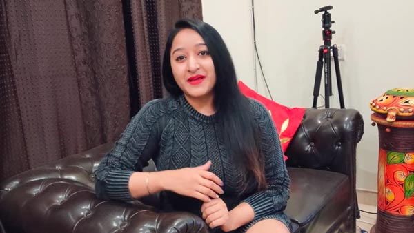 எனக்கு இப்படி ஒரு பரிசா!.. அழகிய மனைவிக்கு அழகான பரிசை வழங்கிய கணவன்... இந்த சேதிய உங்க மனைவிக்கு தெரியாம பாத்துக்கோங்க!