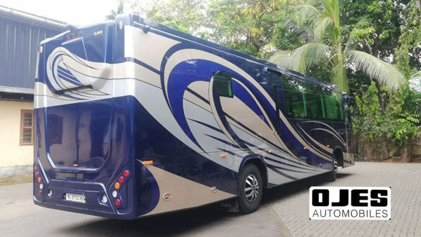 உல்லாசமா போகலாம்... புல்லட் புரூஃப் வசதிகள் எல்லாம் இருக்காம்... இந்த சொகுசு கேரவன் எந்த நடிகருடையது தெரியுமா?