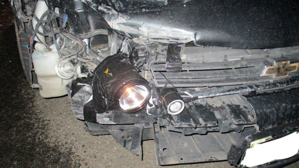 ஹெட்லேம்பிற்கு பதிலாக பேட்டரி லைட்டை பயன்படுத்திய இளைஞர்... இவருக்கு போலீஸ் கொடுத்த பரிசு என்ன தெரியுமா?