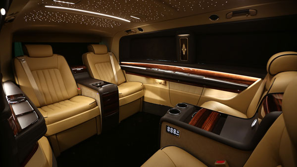 ஆஹா இதுவல்லவா கார்... மினி டாஸ்மாக் வசதியுடன் தயாராகிய சொகுசு கார்... இந்த காரை குடி-மகன்களின் கண்ணில் படாம பாத்துக்கோங்க!