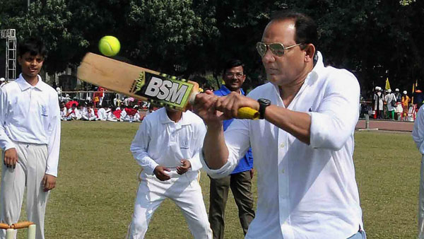 திடீரென கட்டுப்பாட்டை இழந்து ஹோட்டல் மீது மோதியது... அசாரின் கார் விபத்தில் சிக்கியதற்கு காரணம் இதுதான்...