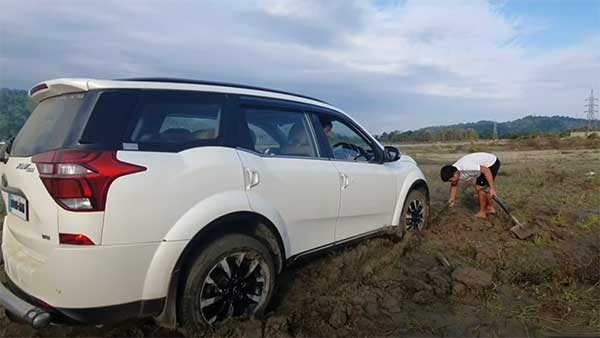 புதிய மஹிந்திரா தாருக்குள் இத்தனை திறமைகளா? வீடியோவ பாத்தீங்கனா மெர்சலாயிடுவீங்க!!