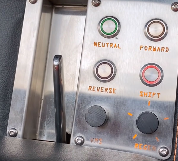 எப்படியோ முழு தகவல் லீக் ஆயிடுச்சு... இந்த காரின் உட்புறம் இப்படிதான் இருக்கும்... வீடியோ!