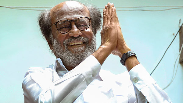 திடீரென வைரலாகும் சூப்பர் ஸ்டாரின் பழைய புகைப்படம்... அவரு பக்கத்துல இருக்க சொகுசு காரோட விலை, சிறப்புகள் என்ன தெரியுமா? 