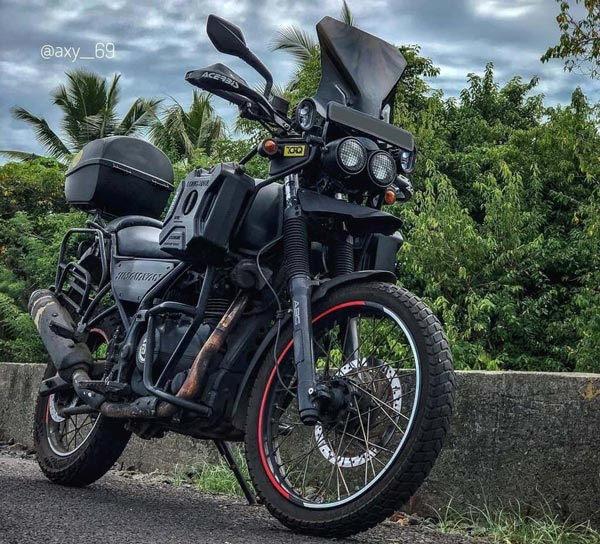 எங்கு தேடினாலும் இப்படி ஒரு ராயல் என்பீல்டு ஹிமாலயன் பைக்கை பார்க்க முடியாது... சான்ஸ மிஸ் பண்ணிடாதீங்க!