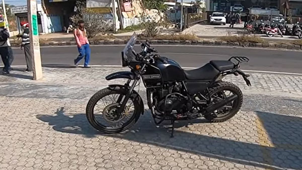 ராயல் என்பீல்டு ஹிமாலயன் பைக்கில் இரு எக்ஸாஸ்ட் குழாய்களை பார்த்துள்ளீர்களா? இங்க பாருங்க...